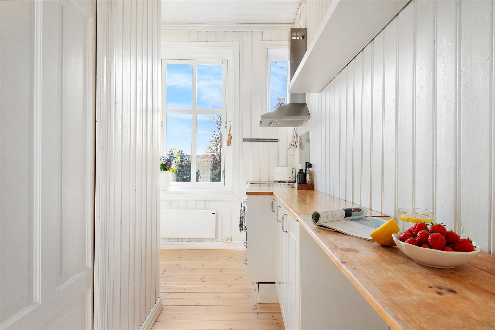 Separat kjøkken med rolig og skjermet beliggenhet mot bakgård. Galleribilde