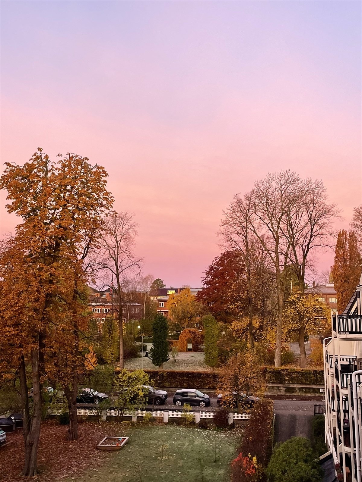 Stemningsbilde fra høst, fotografert av selger fra balkongen. Galleribilde