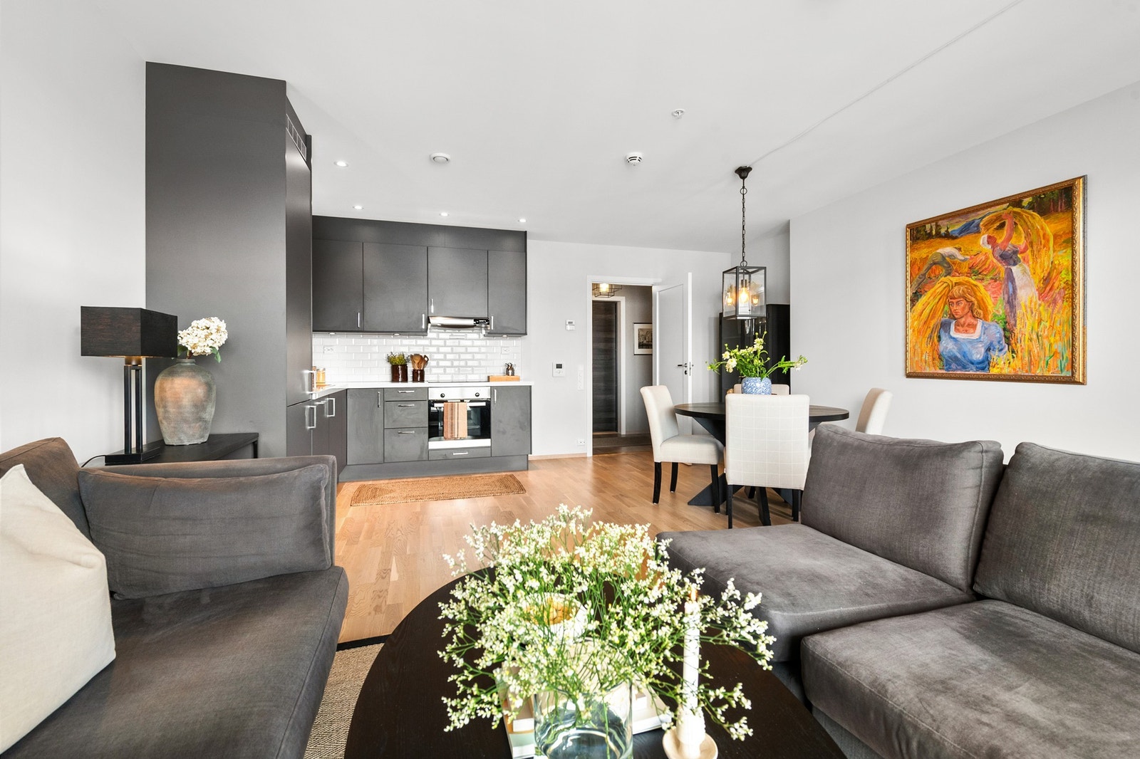 Fra stue mot kjøkken Galleribilde