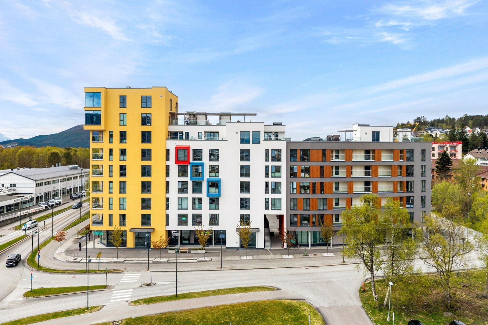 Leilighetsbygg oppført i 2019, beliggende sentralt på Moa i Ålesund Galleribilde