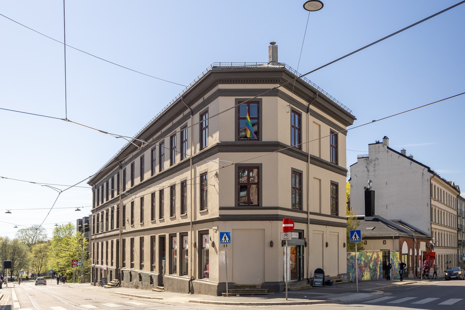 Perfekt beliggenhet for deg som ønsker å bo sentalt med gangavstand til alt. Galleribilde