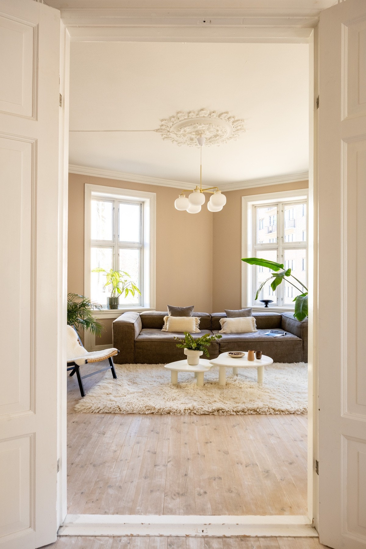 Hjørneleilighet med store vindusflater som slipper inn mye naturlig lys. Galleribilde