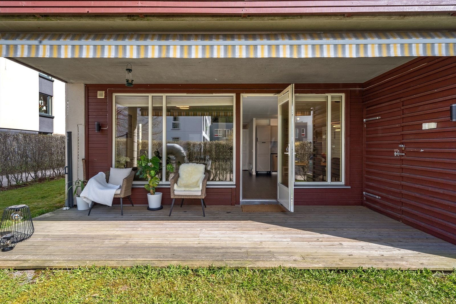 Vestvendt markterrasse på ca. 14 m², med ettermiddags- og kveldssol. Galleribilde