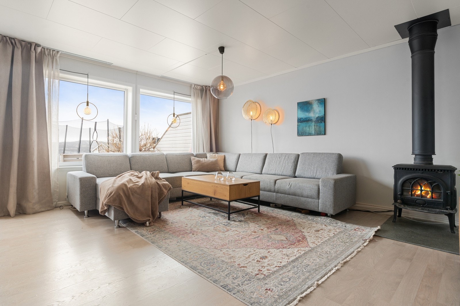Stor og flott stue med flere møbleringsmuligheter! Galleribilde