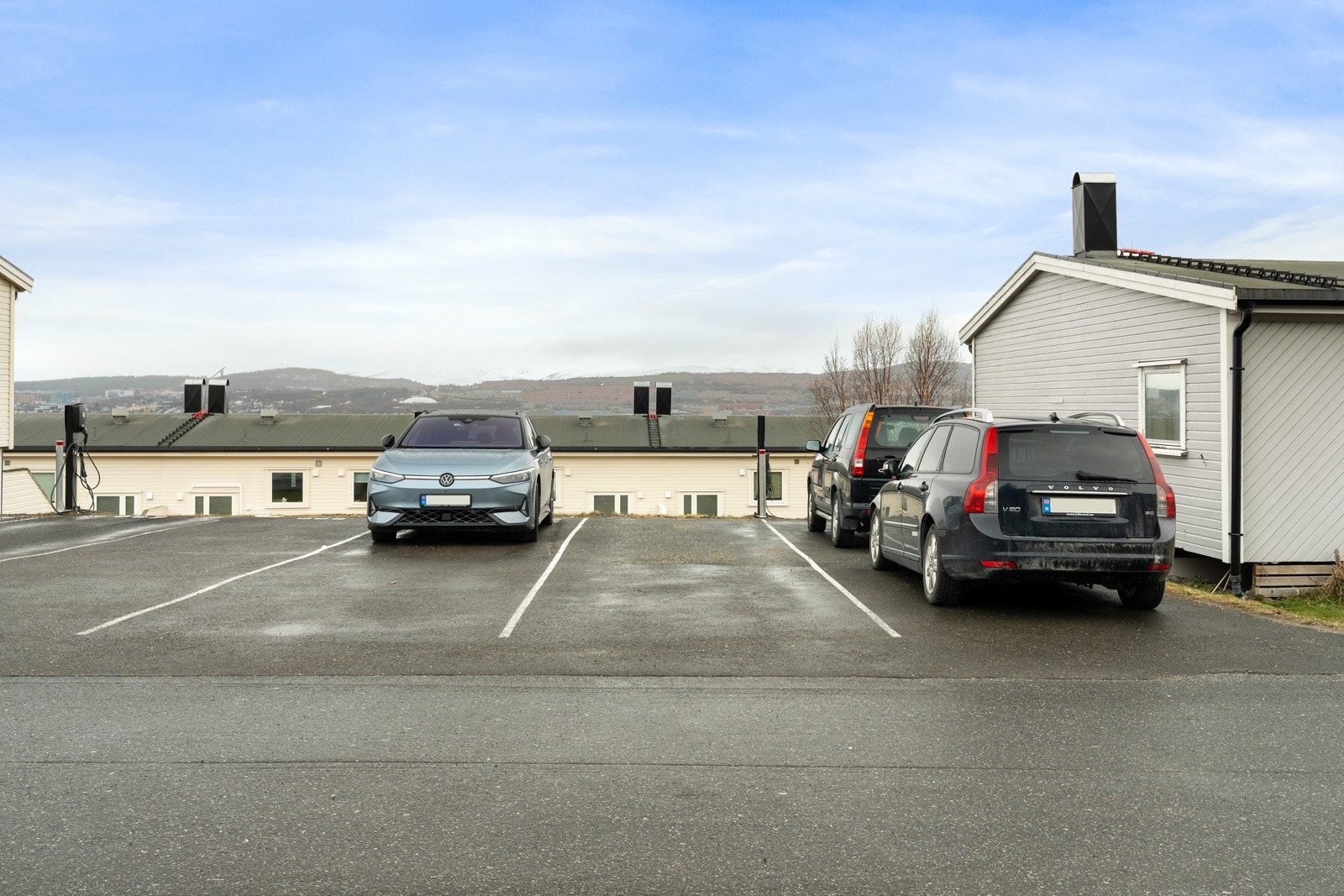 Boligen disponerer to oppstillingsplasser for bil. Galleribilde