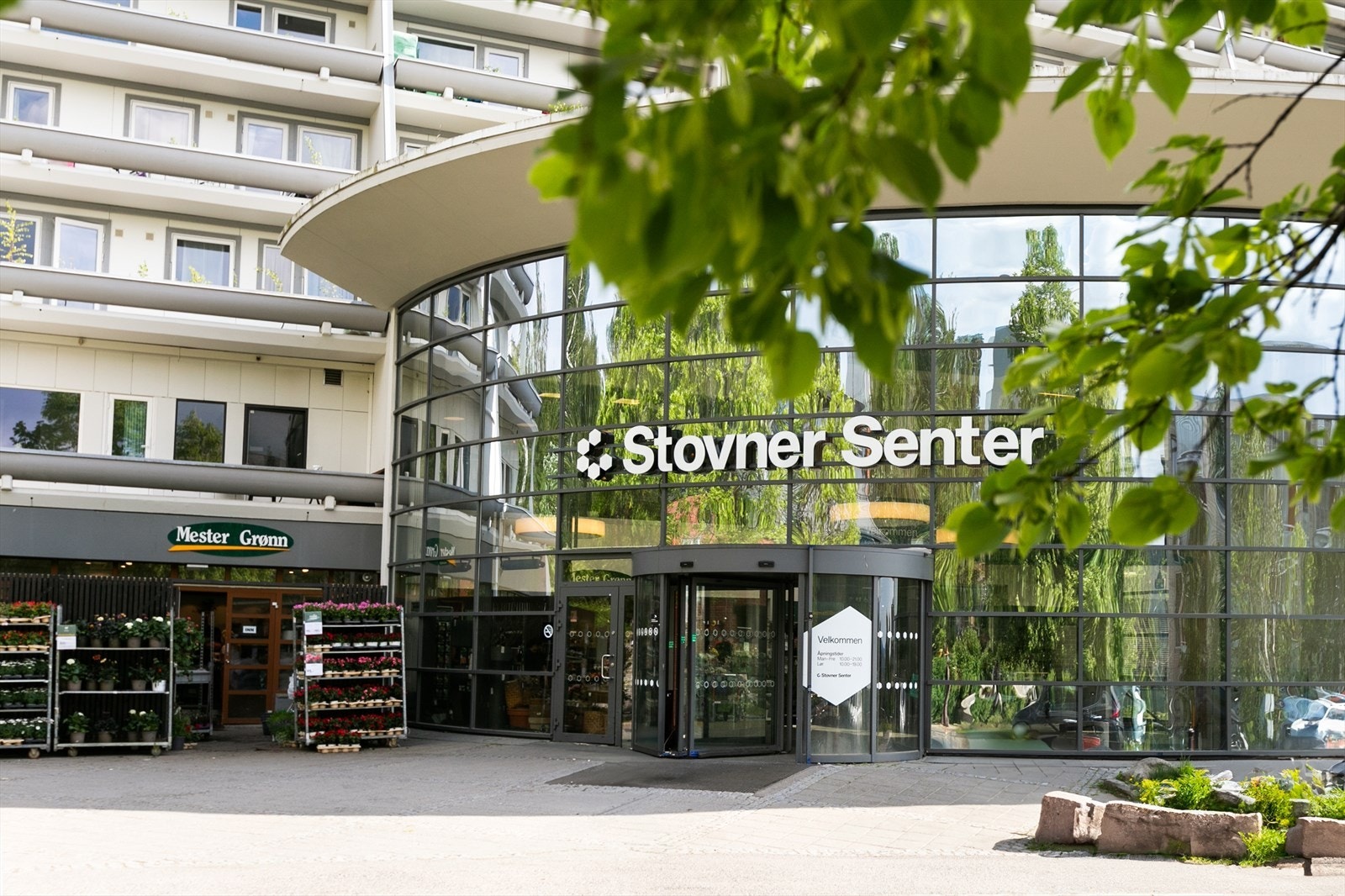 Innholdsrike Stovner Senter ligger ca. 8 minutter unna med bilen. Galleribilde
