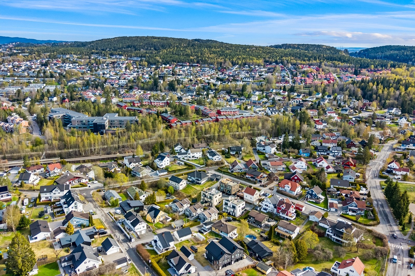 I nærområdet har du også tog, t-bane og fine turområder. Galleribilde