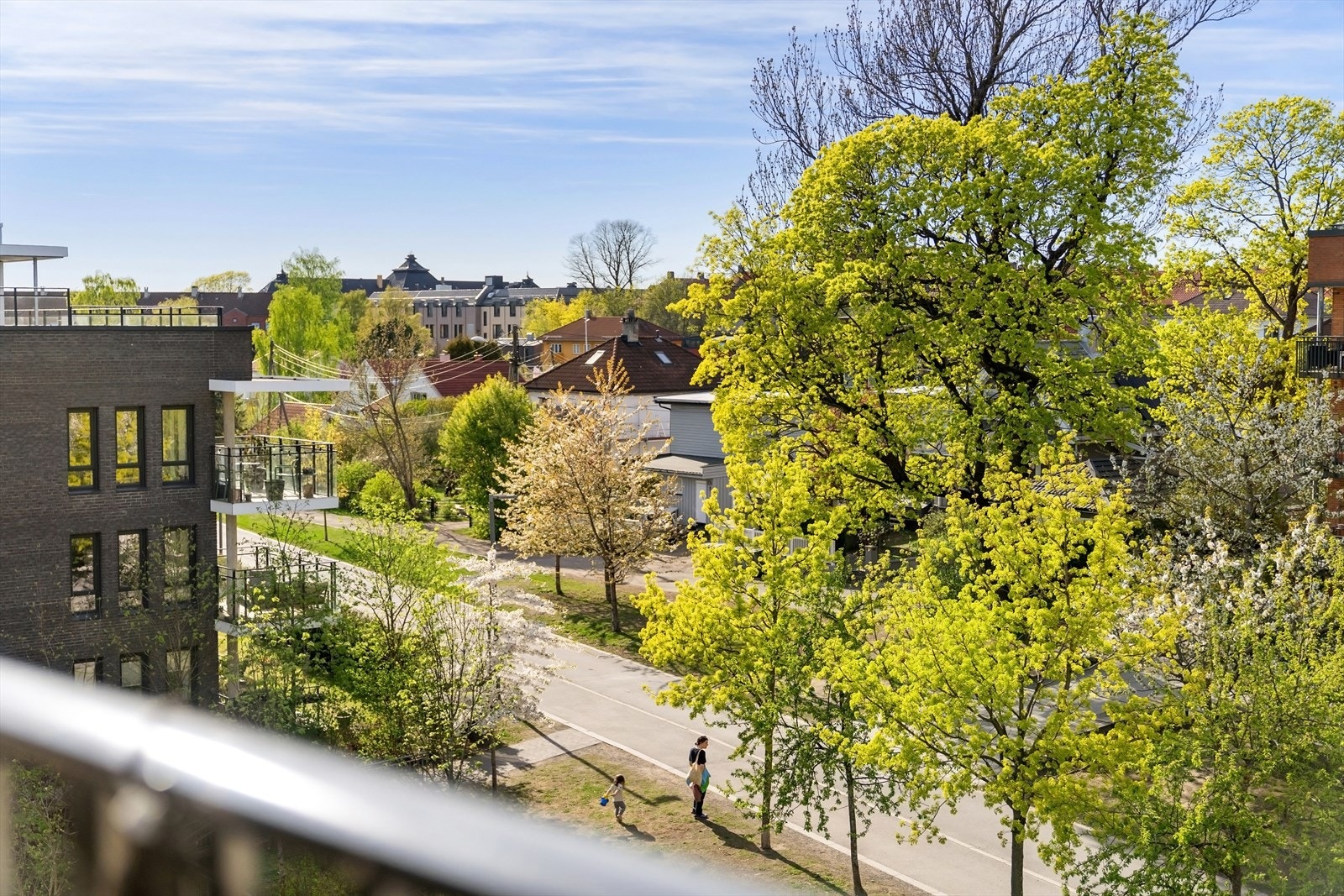 Leiligheten ligger høyt og fritt med åpen utsikt. Galleribilde