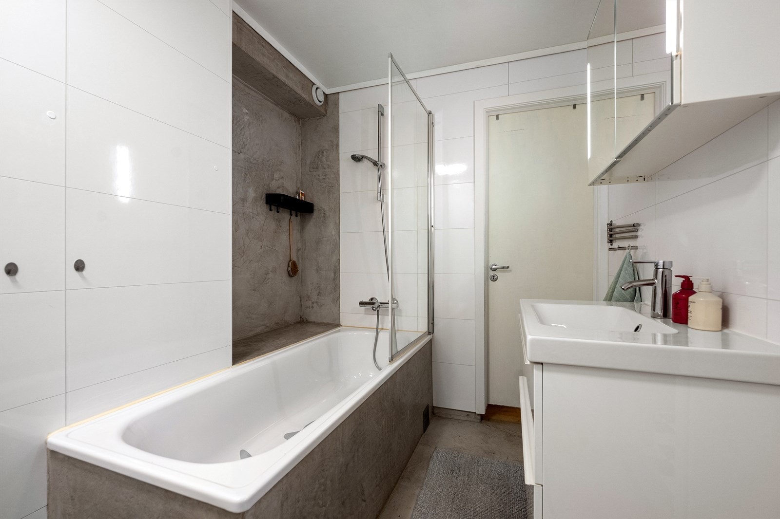 Fra badet er det også adkomst til vaskerommet. Galleribilde