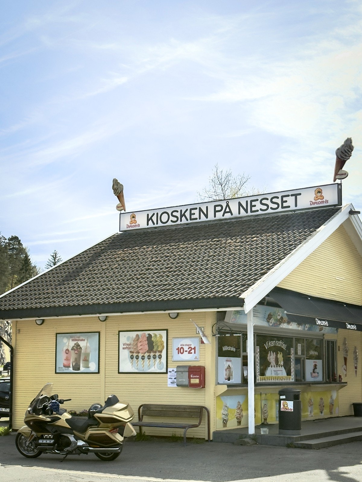 For dagligvarehandel er Coop Extra på Nesset under ti minutters gange unna. Her finner man også den populære kiosken. Galleribilde