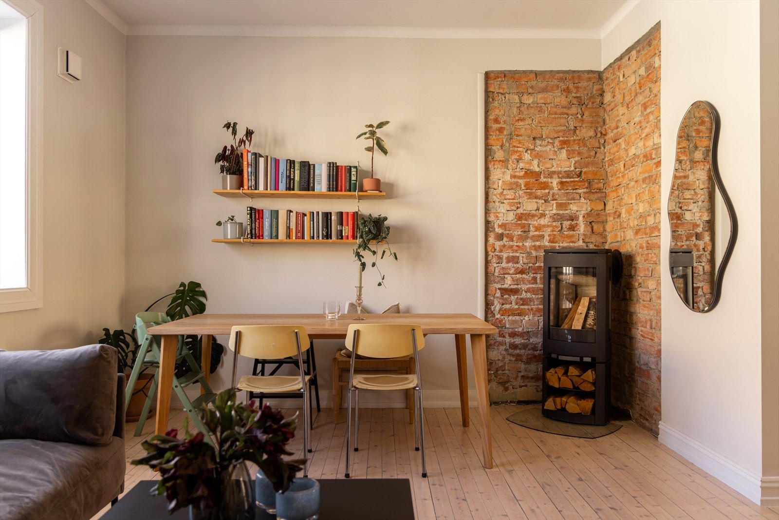 God plass til stort spisebord - inviter til hyggelig middager med venner og familier! Galleribilde