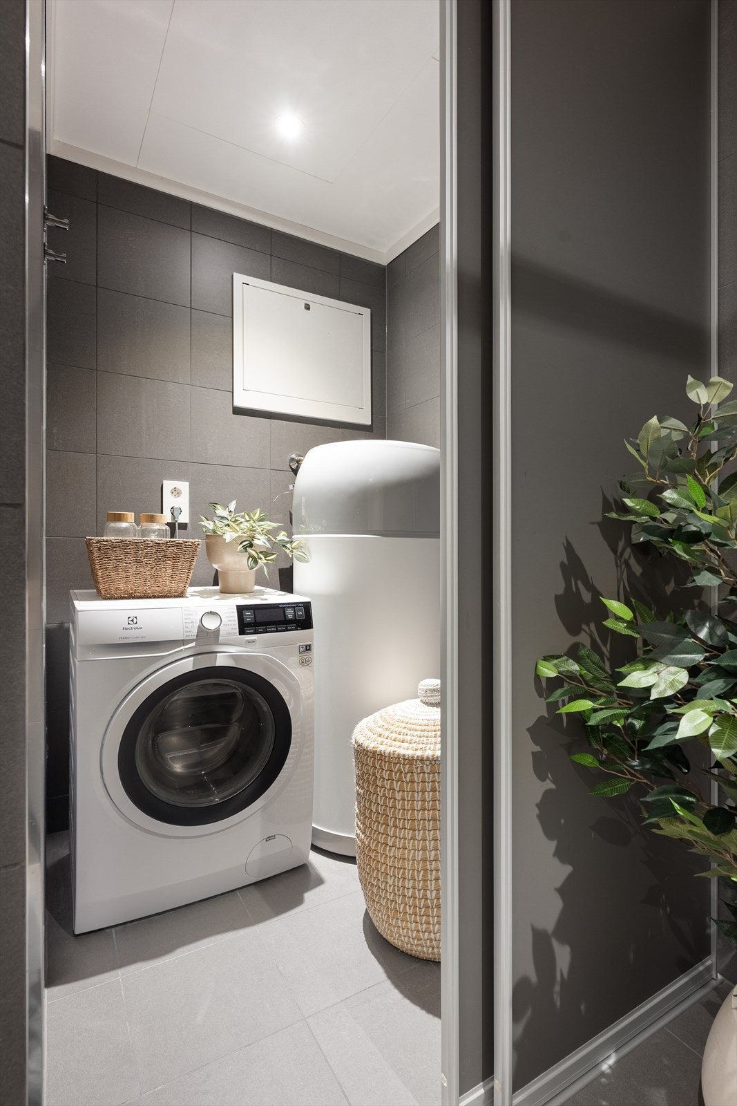 Badet er av god størrelse og deler av badet kombineres som vaskerom. Galleribilde