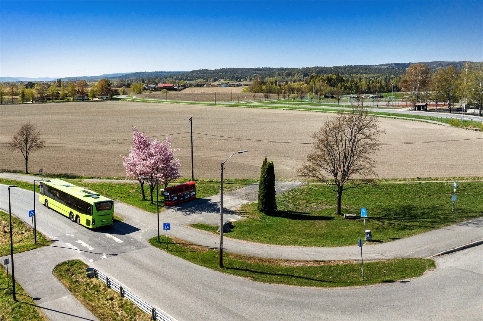 Busstopp ligger kun 100 meter fra boligen. Galleribilde