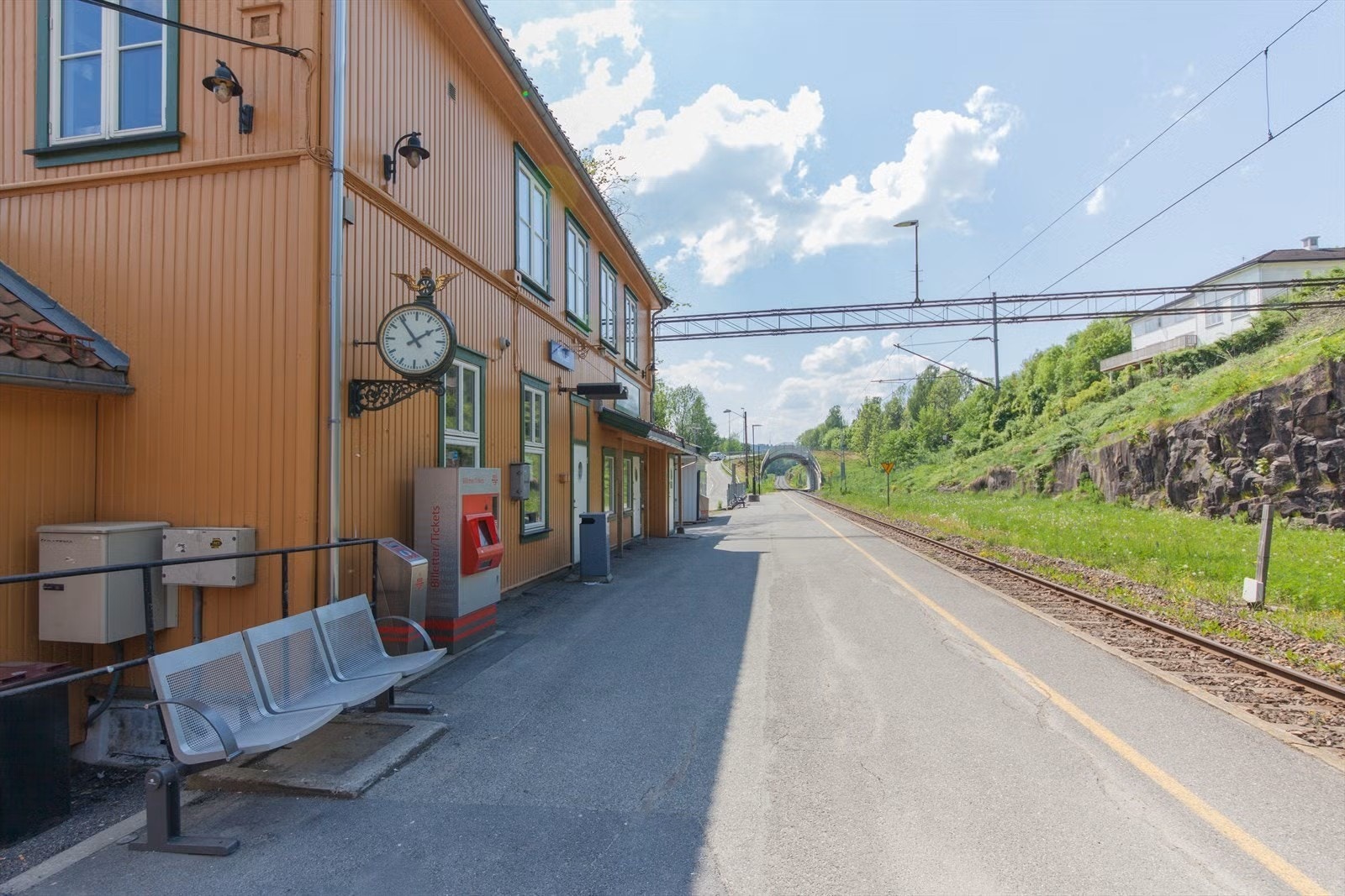 Fra Røyken sentrum går både tog og buss til Oslo og Drammen. Galleribilde