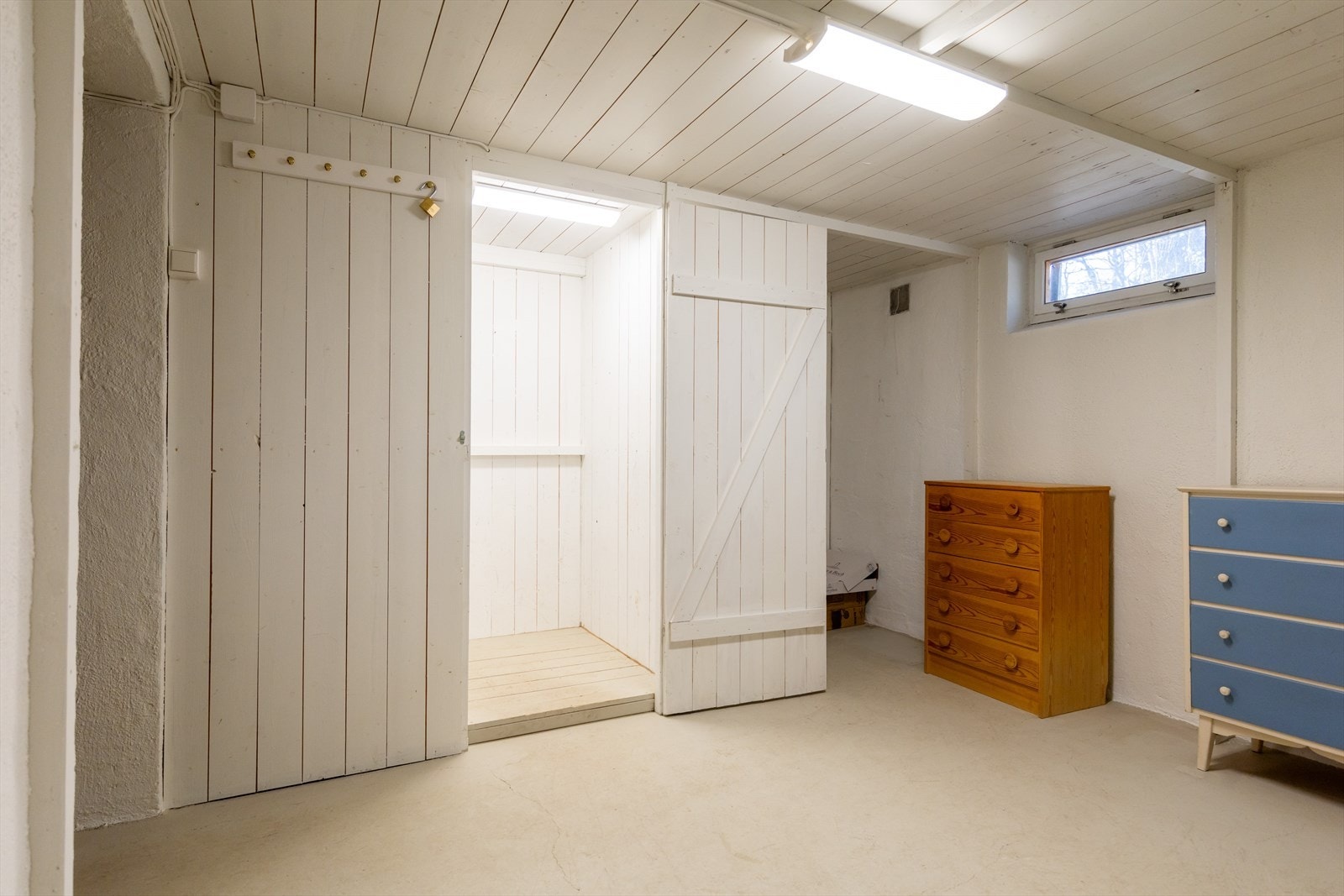 Her er det gode muligheter for å innrede et praktisk verksted eller benytte arealet til ulike hobbyaktiviteter etter behov. Galleribilde