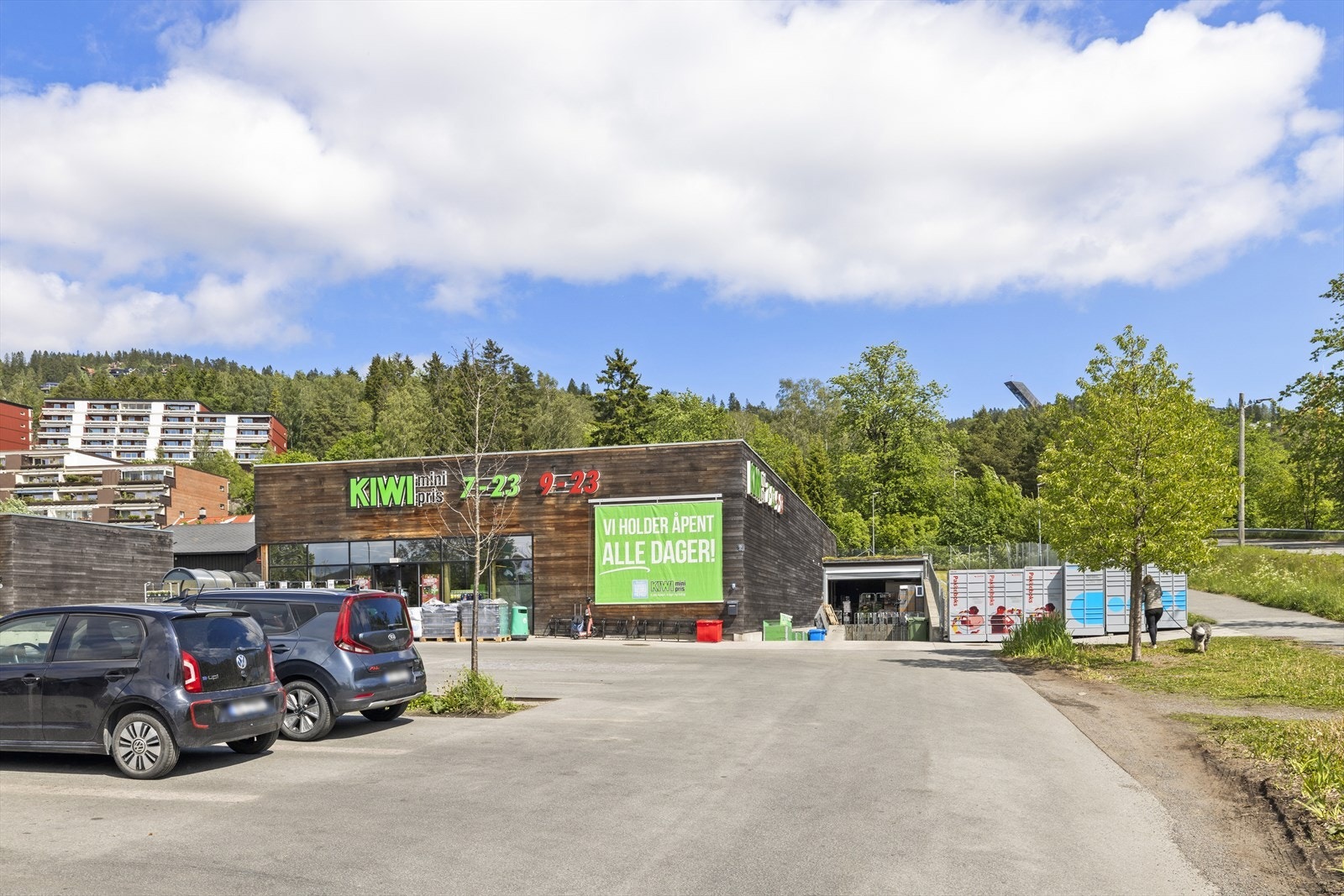 Nærmeste dagligvarehandel er den nyere søndagsåpne Kiwi-butikken på Bogstad Galleribilde
