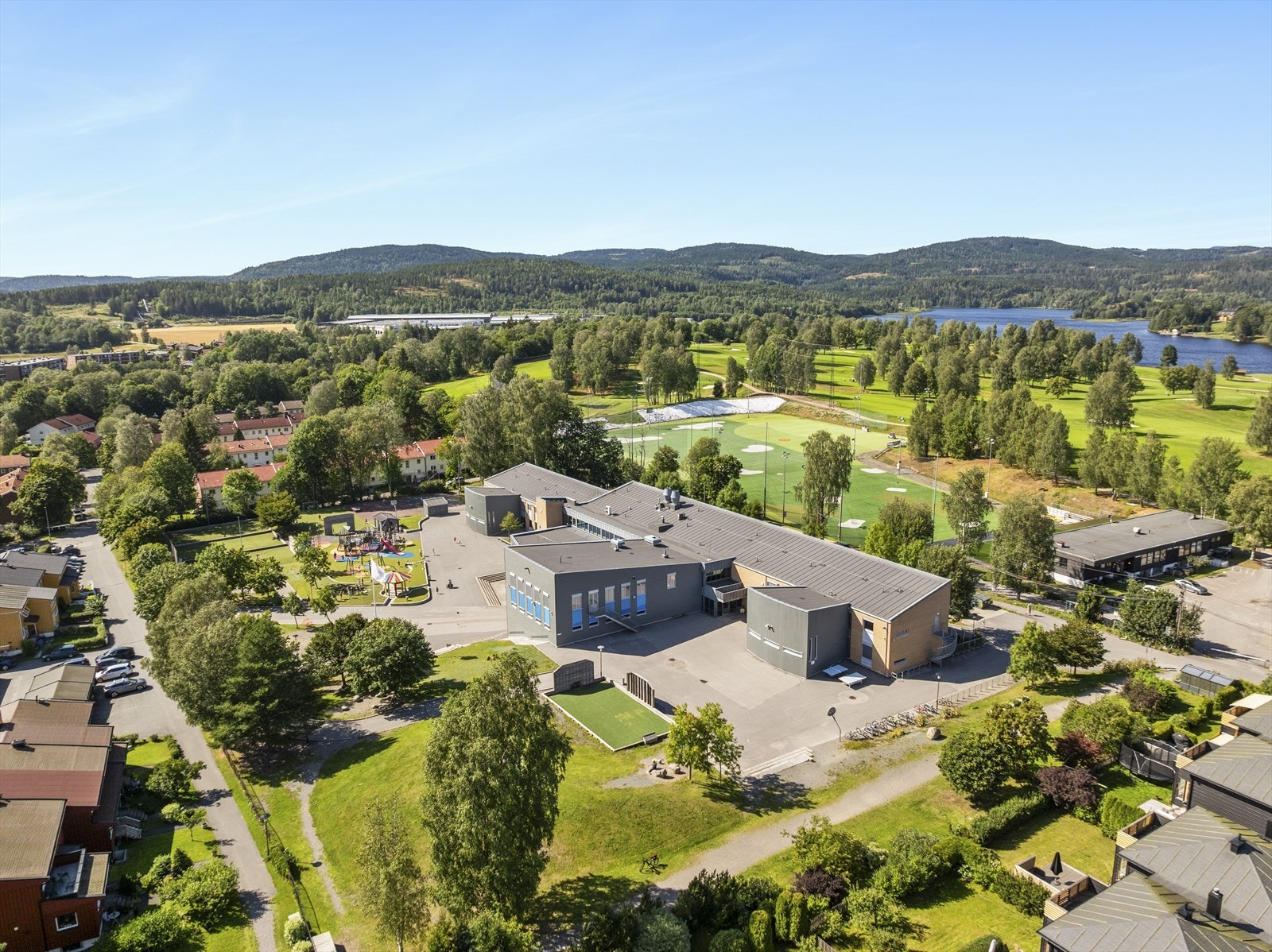 Boligen tilhører skolekretsen til Bogstad skole, og skoleveien regnes som trygg og oversiktlig Galleribilde