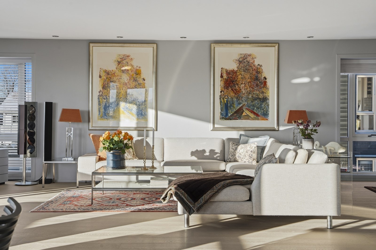 I forbindelse med oppgradering i 2019 ble det satt inn downlights galleribelysning i taket Galleribilde