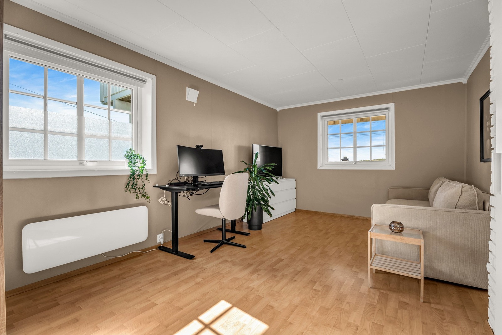 God plass til seng og oppbevaring Galleribilde