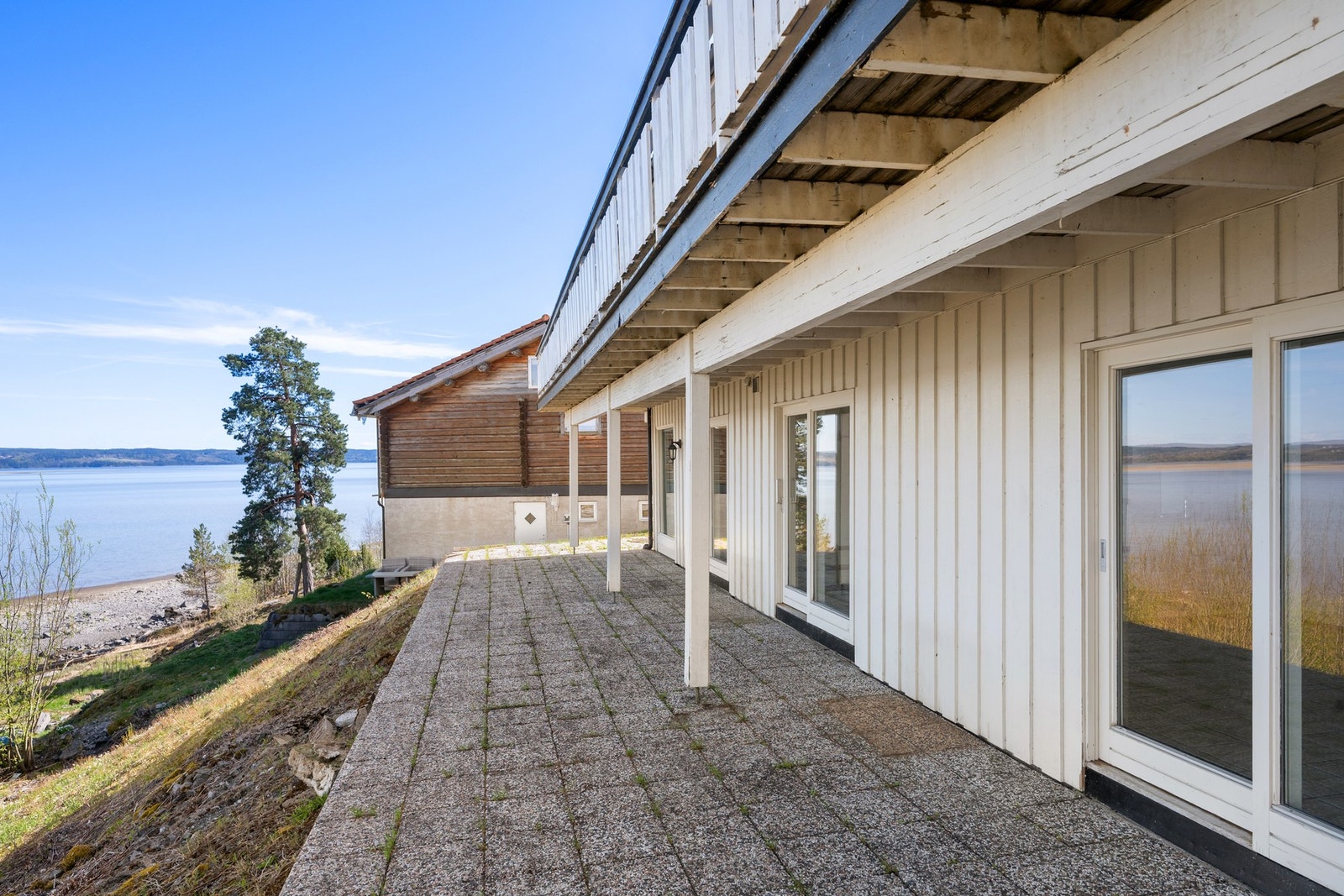 Øyeren tappes ned inntil vannet fra snøsmeltingen i fjellet er ferdig med å renne ned mot fjorden, m.a.o. vannet vil snart stå høyere. Galleribilde