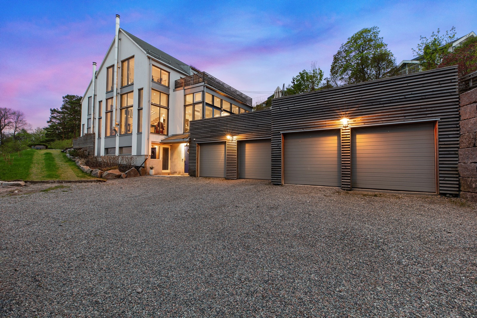 2 garasjeplasser følger med. Nr. 1 og 4. Galleribilde