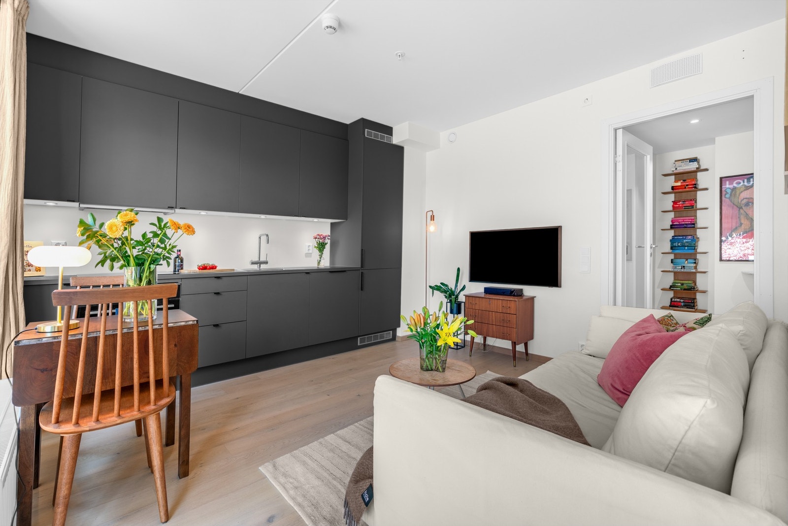 Leiligheten har balansert ventilasjon og er oppvarmet med fjernvarme. Galleribilde
