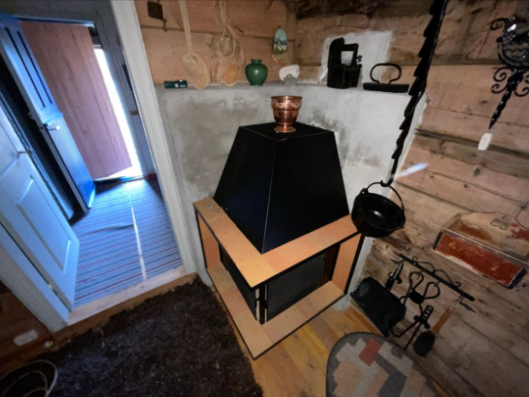 Peis i stue med gang i bakgrunnen (Bilde tatt av selger) Galleribilde