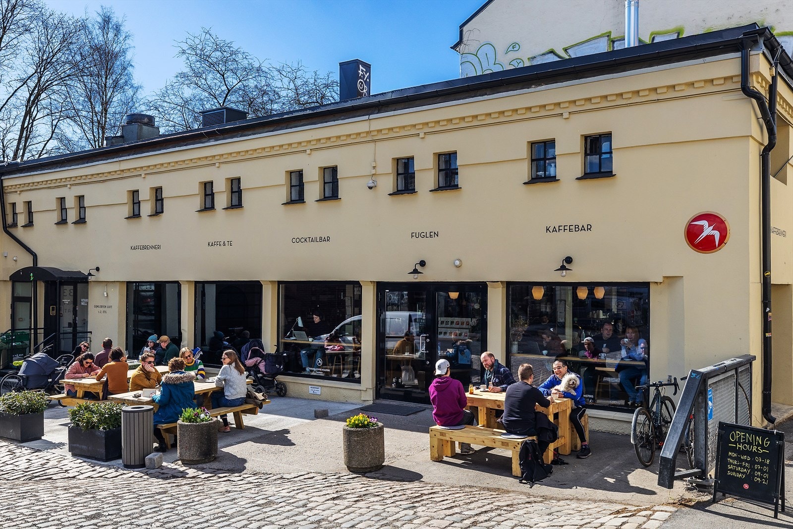 Sjarmerende kafé- og barliv rett utenfor døren. Galleribilde