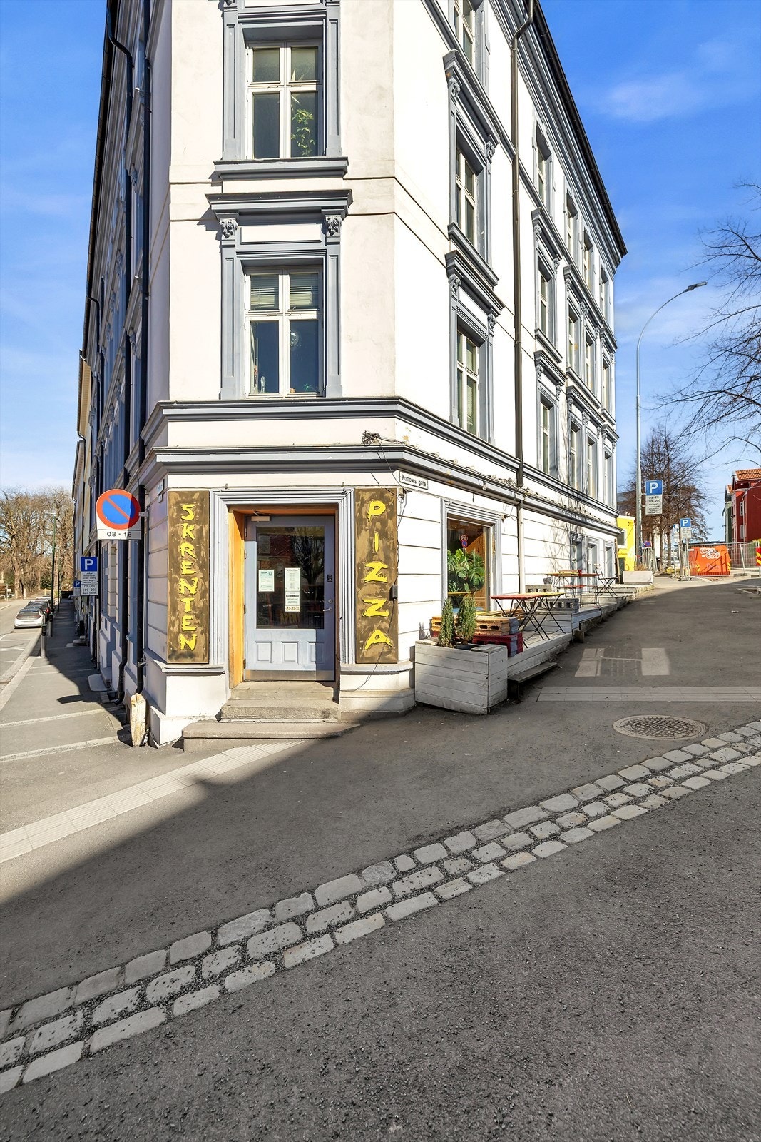 Eiendommen ligger i nærheten av lokale serveringssteder. Galleribilde