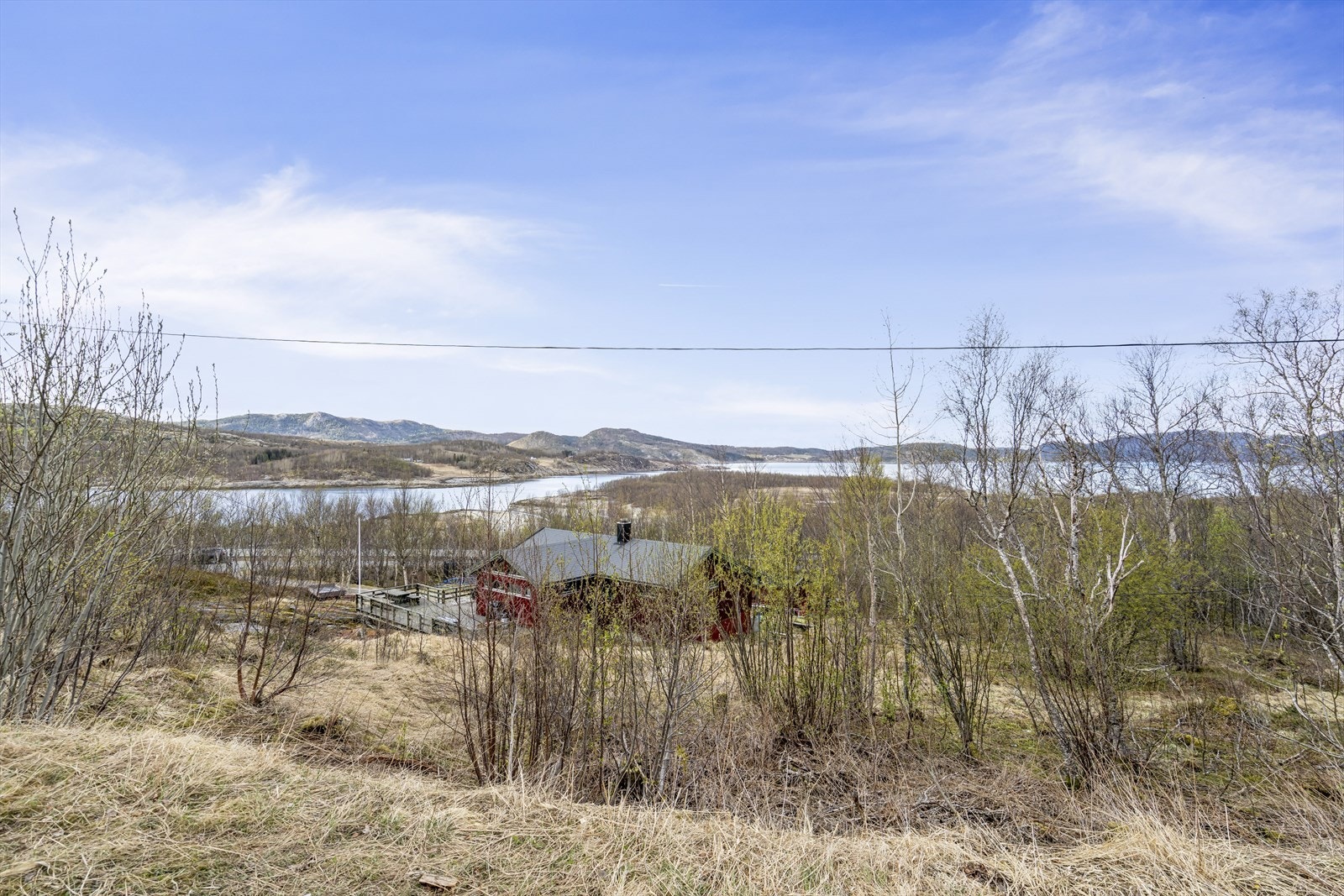 Eiendommen har gode sol- og lysforhold i nordvendt terreng. Galleribilde