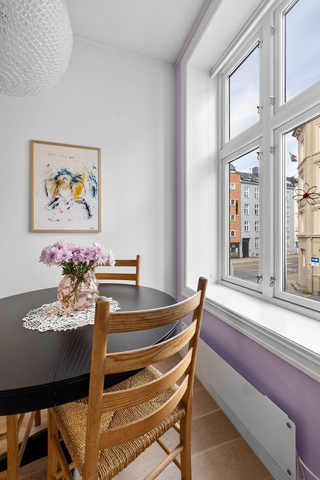 Leiligheten vender mot rolig gate i Romsdalsgata Galleribilde