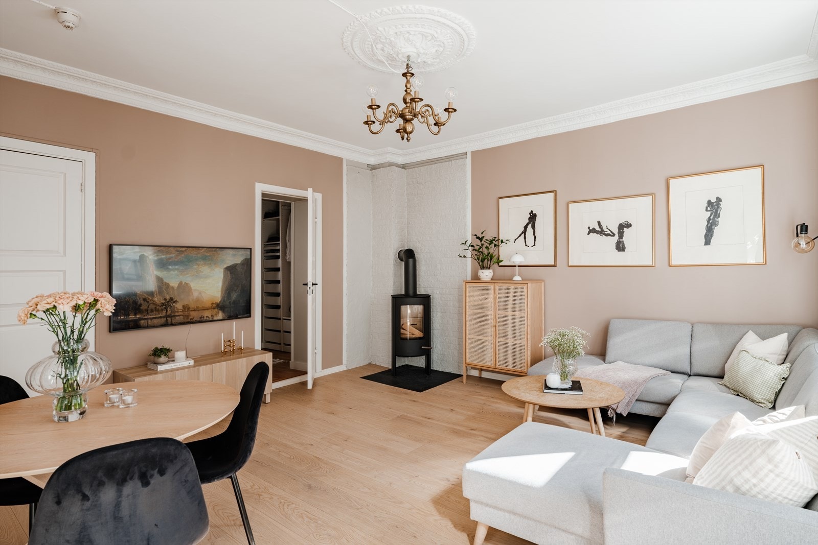 Leiligheten har en funksjonell og gjennomgående planløsning. Galleribilde