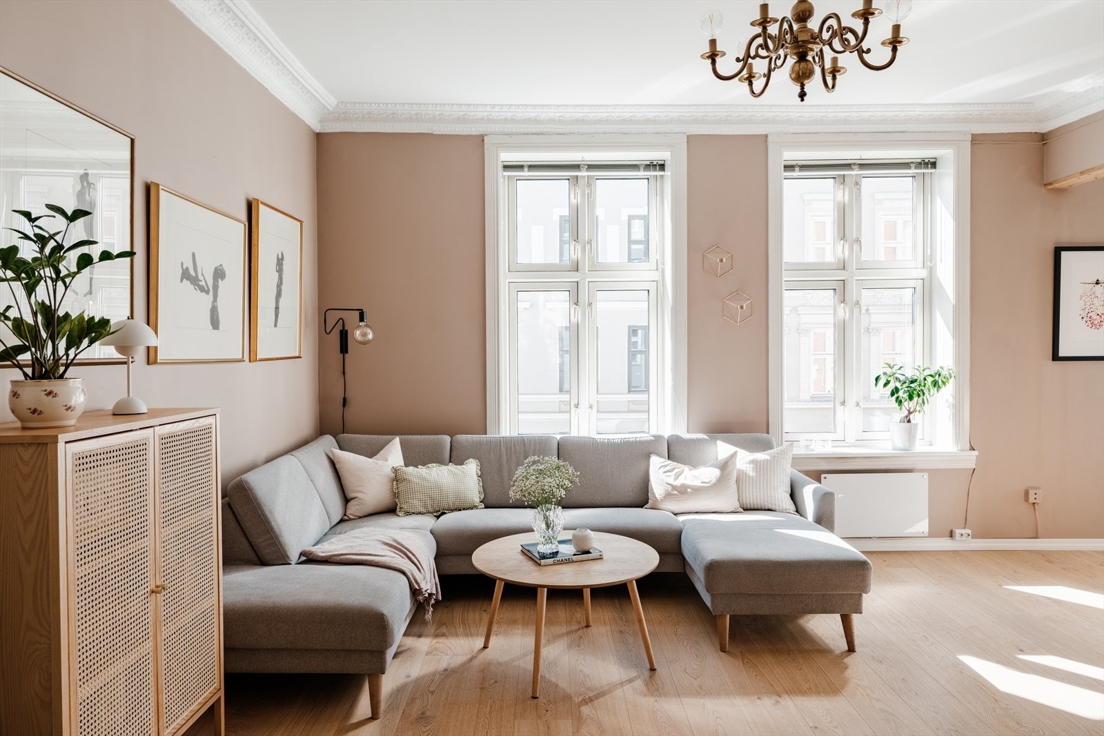 Noe av det selger kommer til å savne mest med leiligheten er den gode takhøyden og de sjarmerende detaljene. Galleribilde