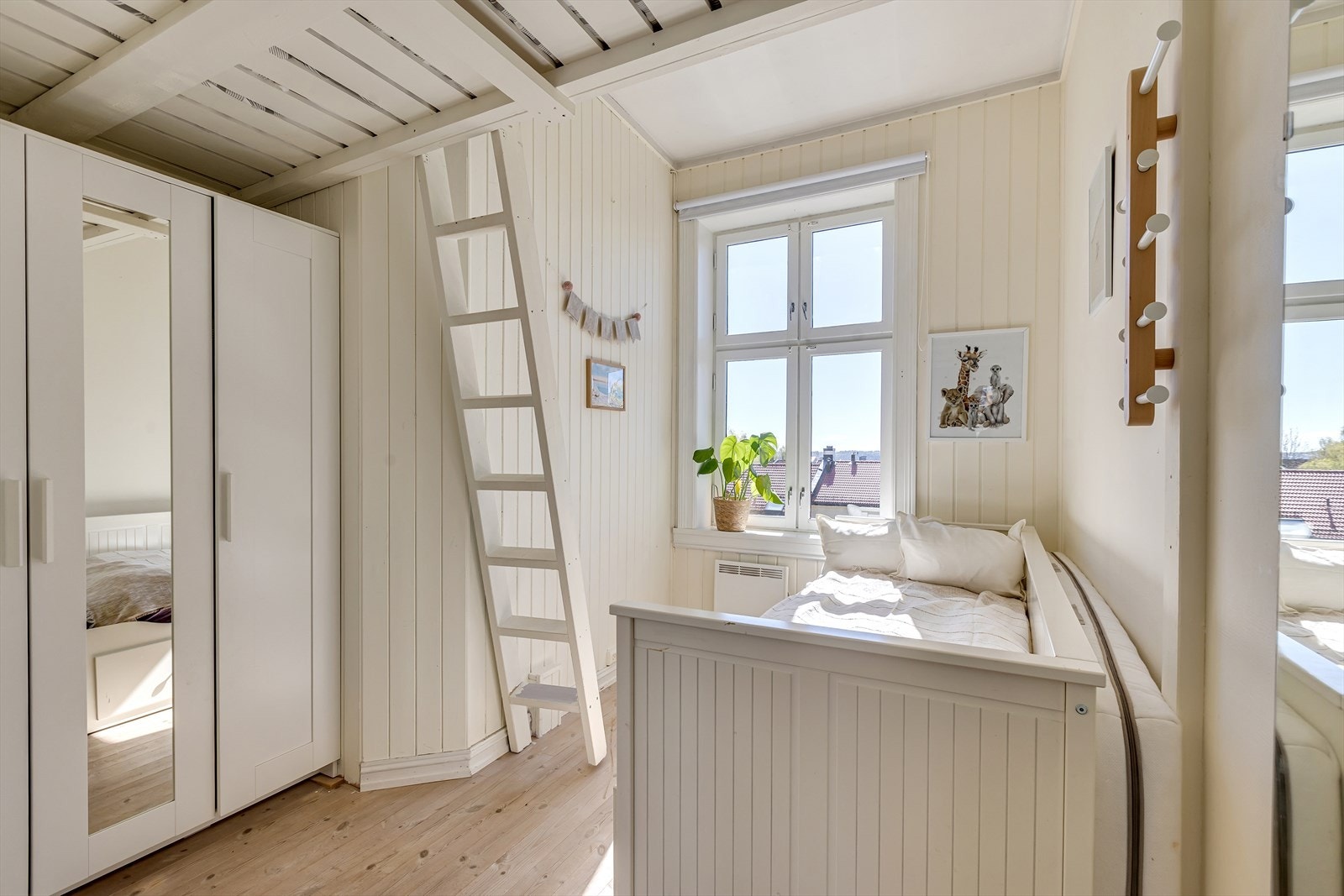 Soverom 2 passer godt som barnerom, gjesterom eller hjemmekontor. Galleribilde