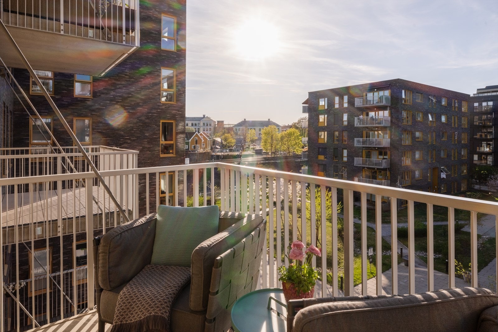 Direkte utgang til en herlig balkong på 6 m² vendt mot indre gårdsrom. Galleribilde