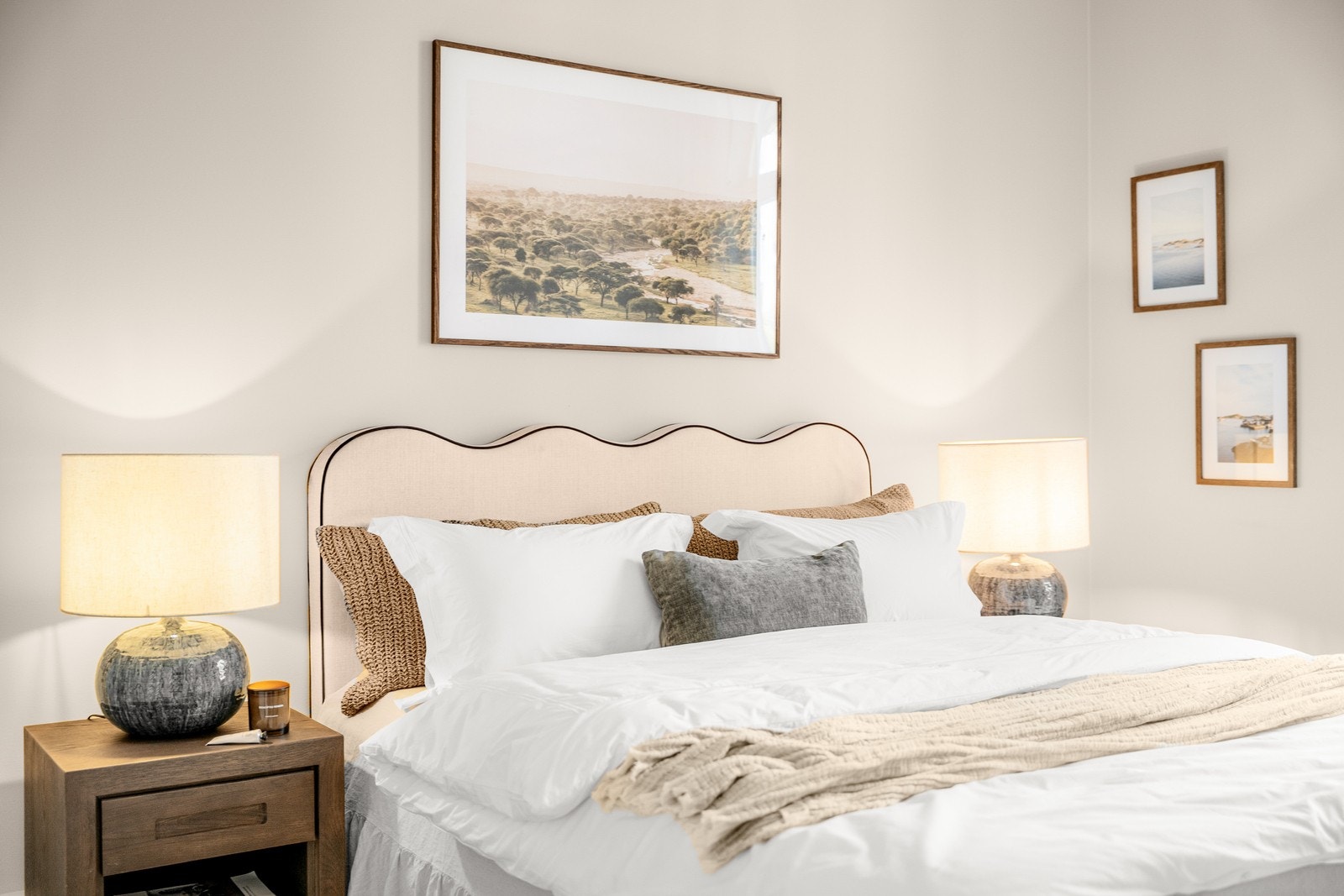 Få hotellfølelsen på soverommet, med tidsriktige fargevalg, vannbåren varme på gulv og rikelig med plass. Galleribilde
