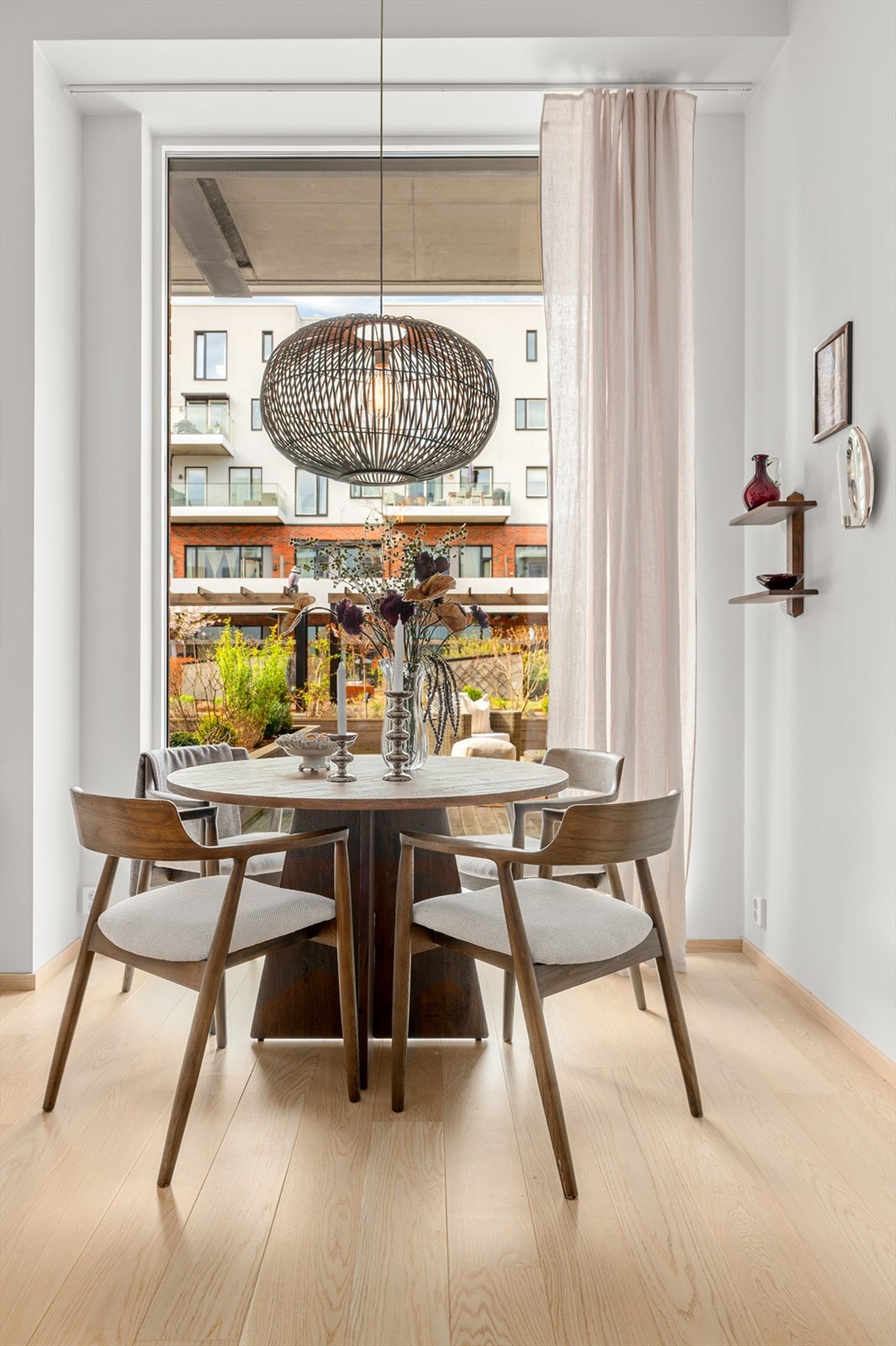 God plass til egen spisegruppe som kan utvides med illeggsplater. Galleribilde