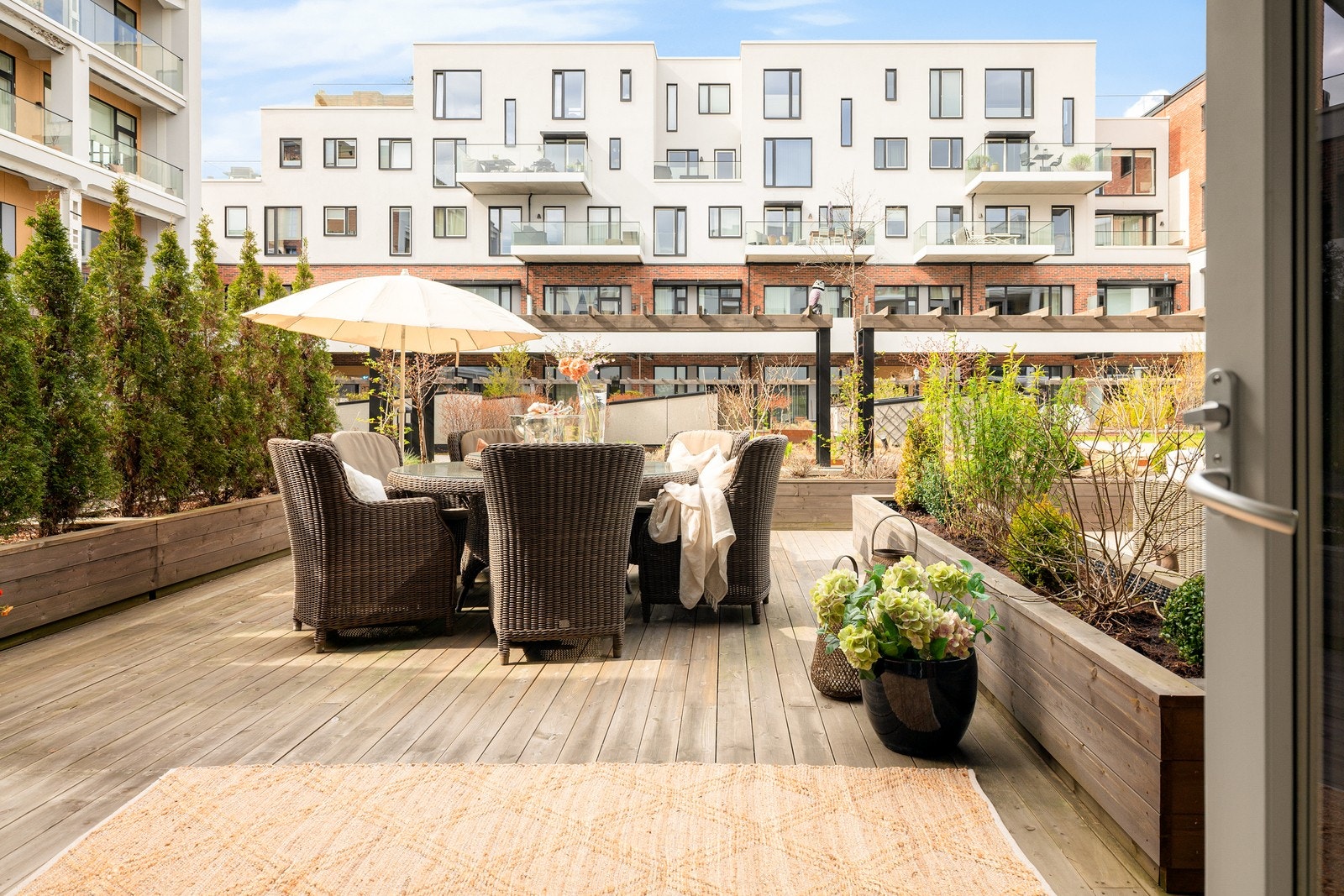 Fra stuen har du utgang til boligens egne terrasse. Galleribilde