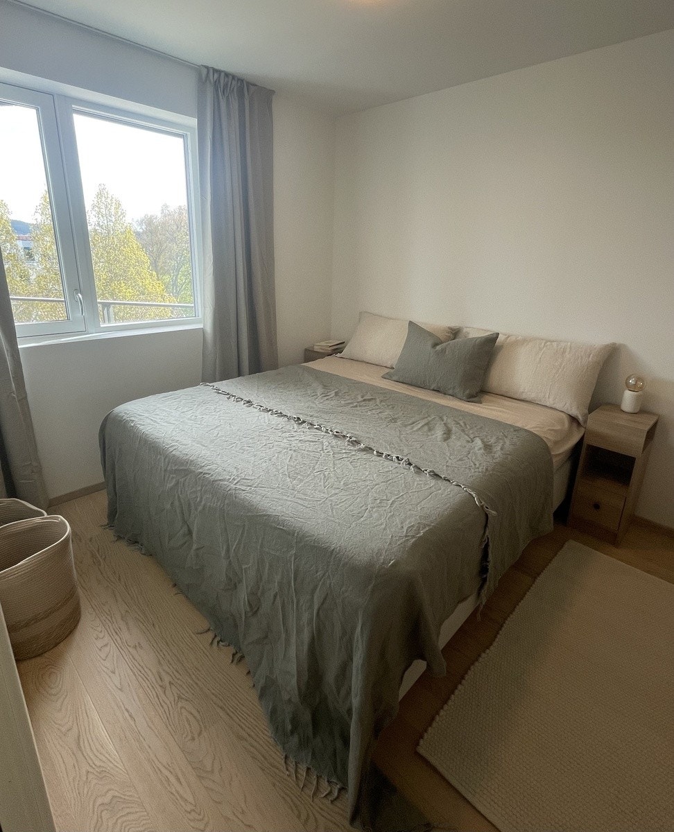 Soverom med 1.80 seng Galleribilde