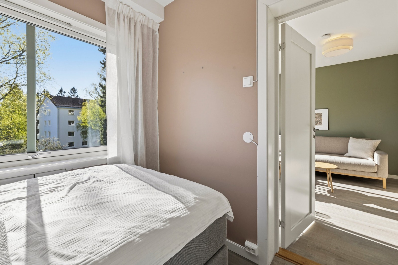 Gode muligheter for TV i tilknytning til soveplassen. Galleribilde