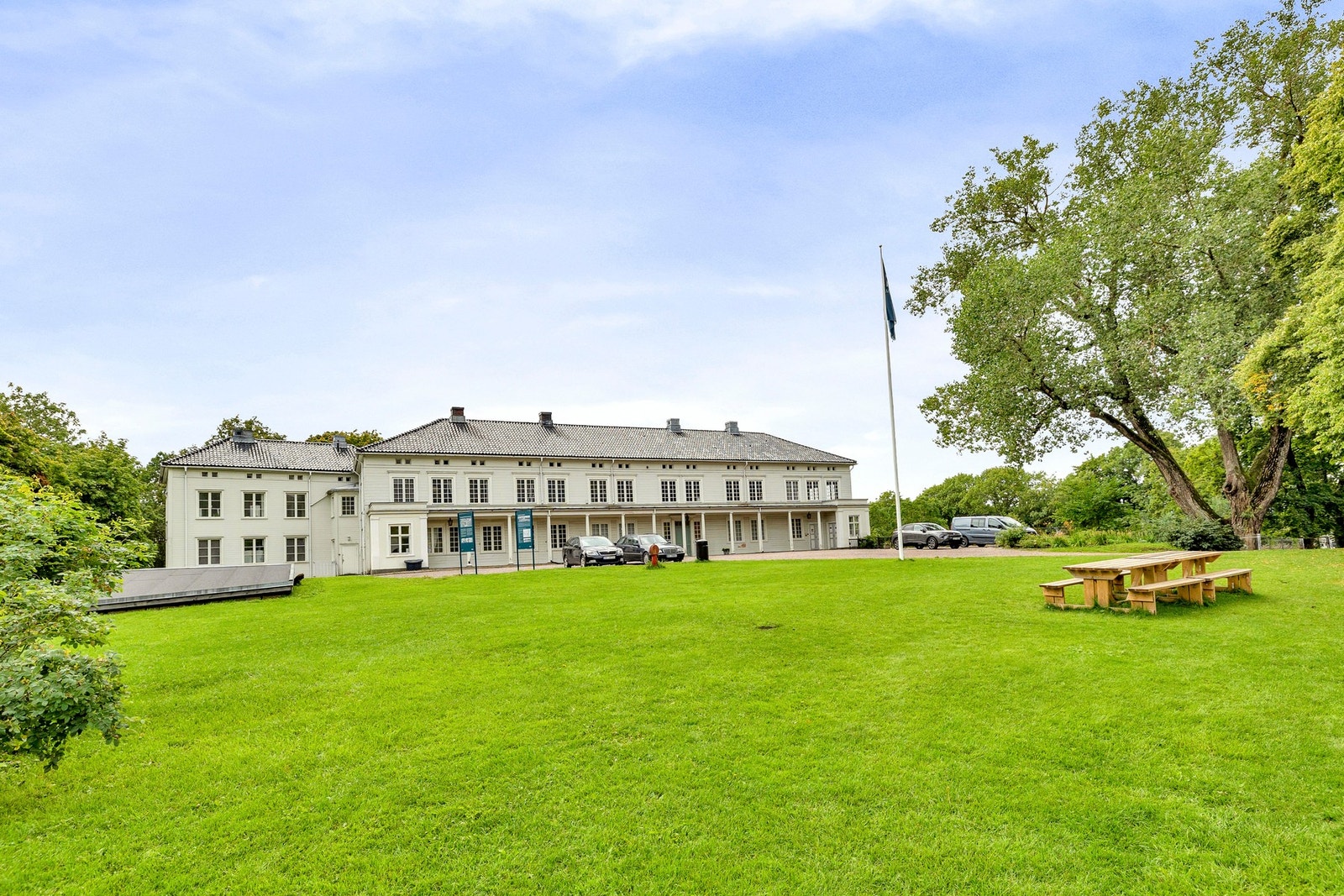 Kort vei til historiske Linderud gård. Galleribilde