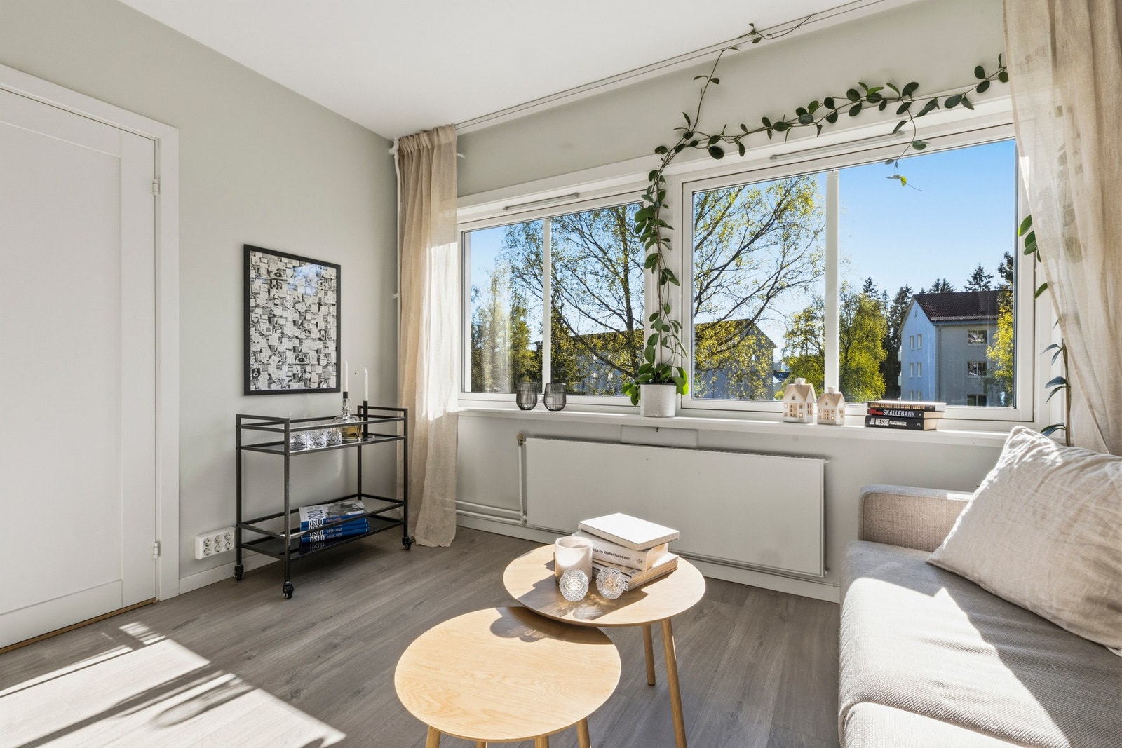 Trivelig stue med åpen og luftig følelse. Galleribilde