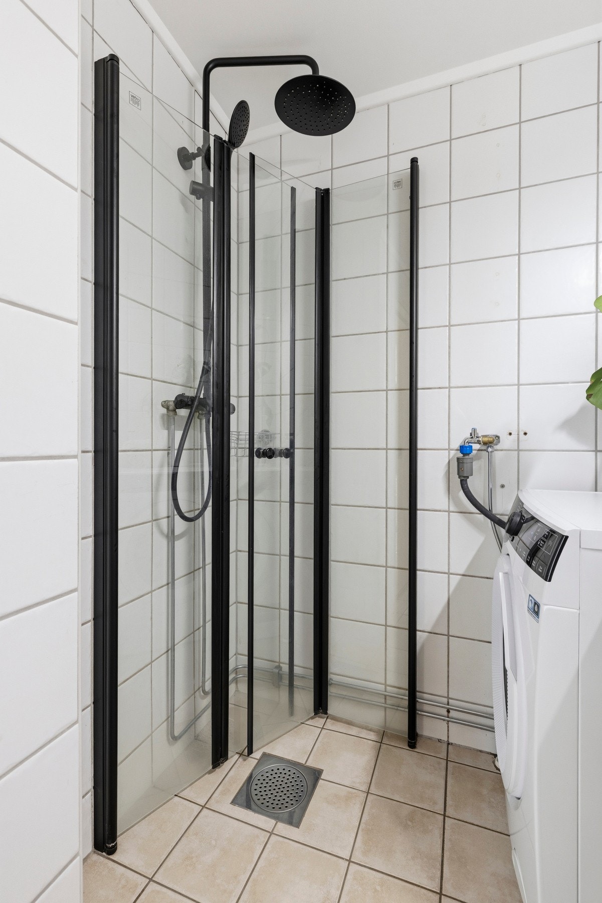 Stort romslig dusjhjørne. Galleribilde