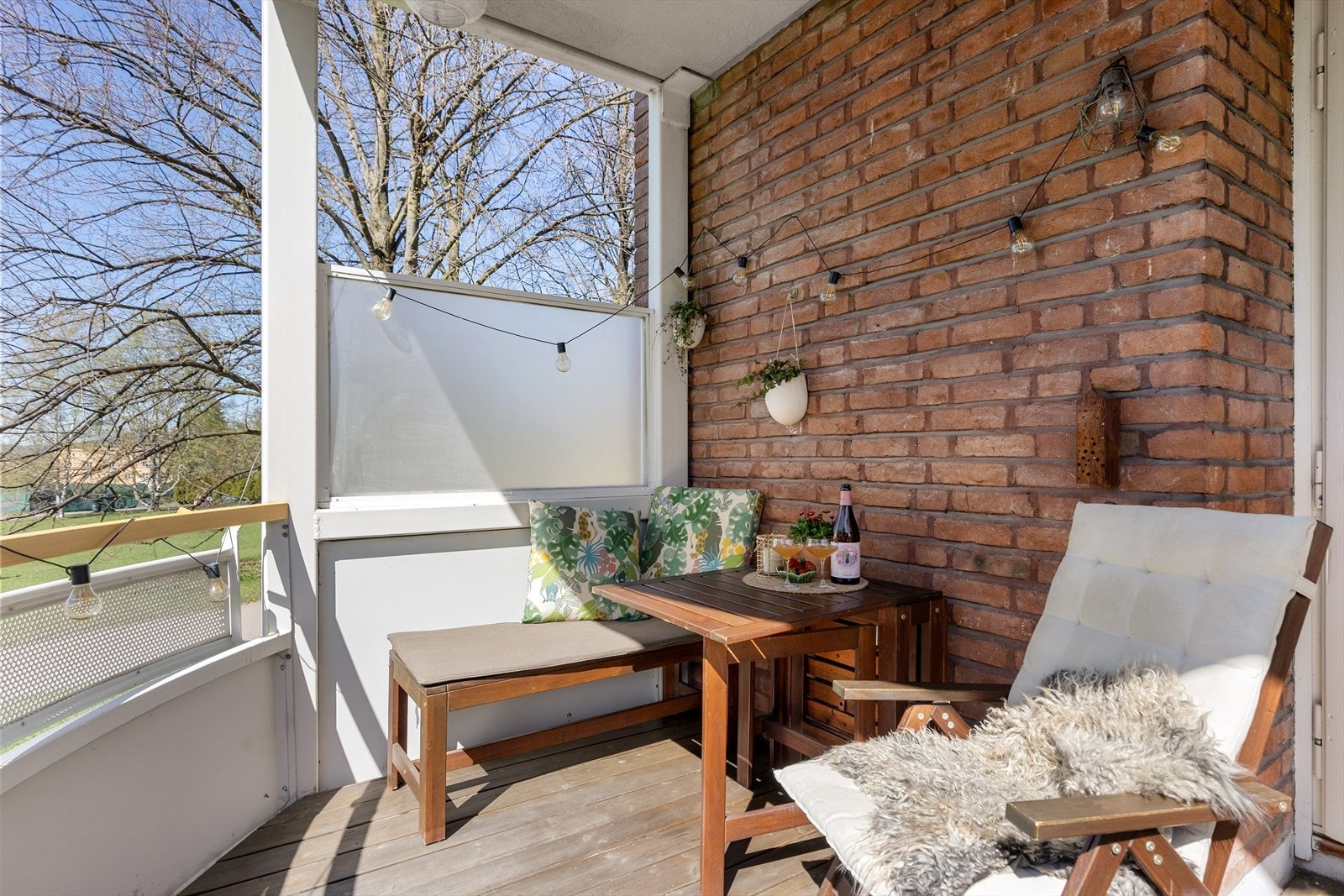 Her er det god plass til sittegruppe, grill m.m. Galleribilde