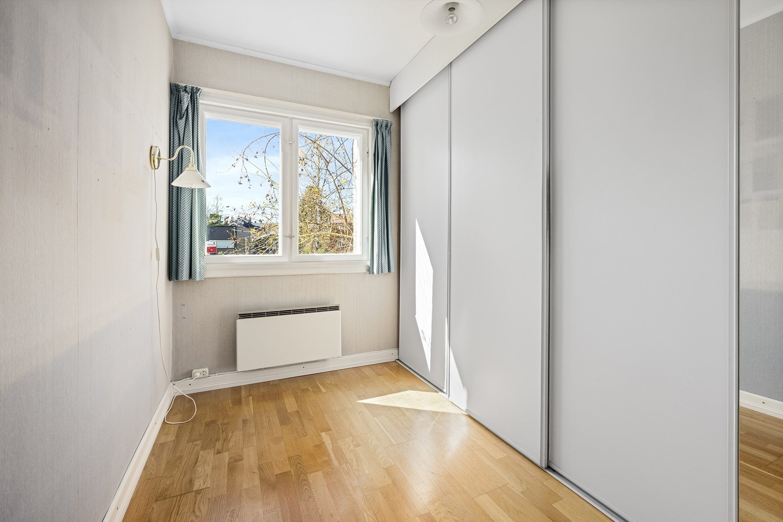Det andre soverommet i etasjen, egnet som barnerom eller kontor. Galleribilde
