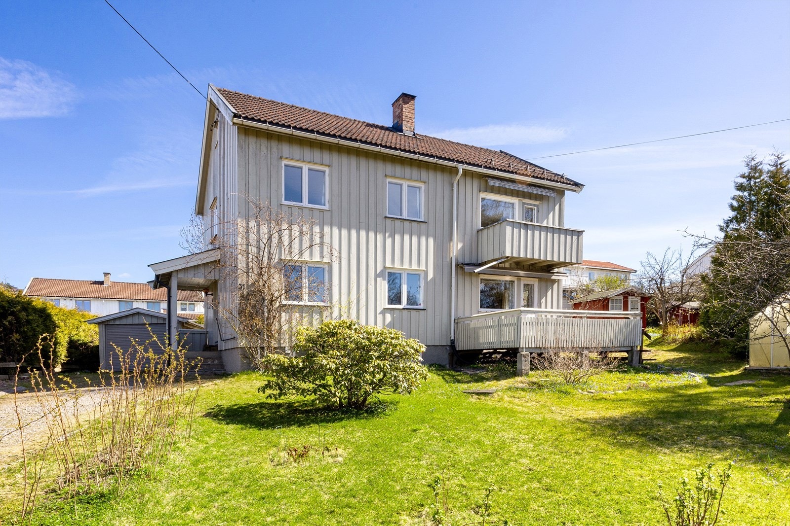 Velkommen til Ekraveien 31, en hel horisontaldelt tomannsbolig med fantastisk beliggenhet og nydelig hage. Foto: Wlodek Koscielniak Galleribilde