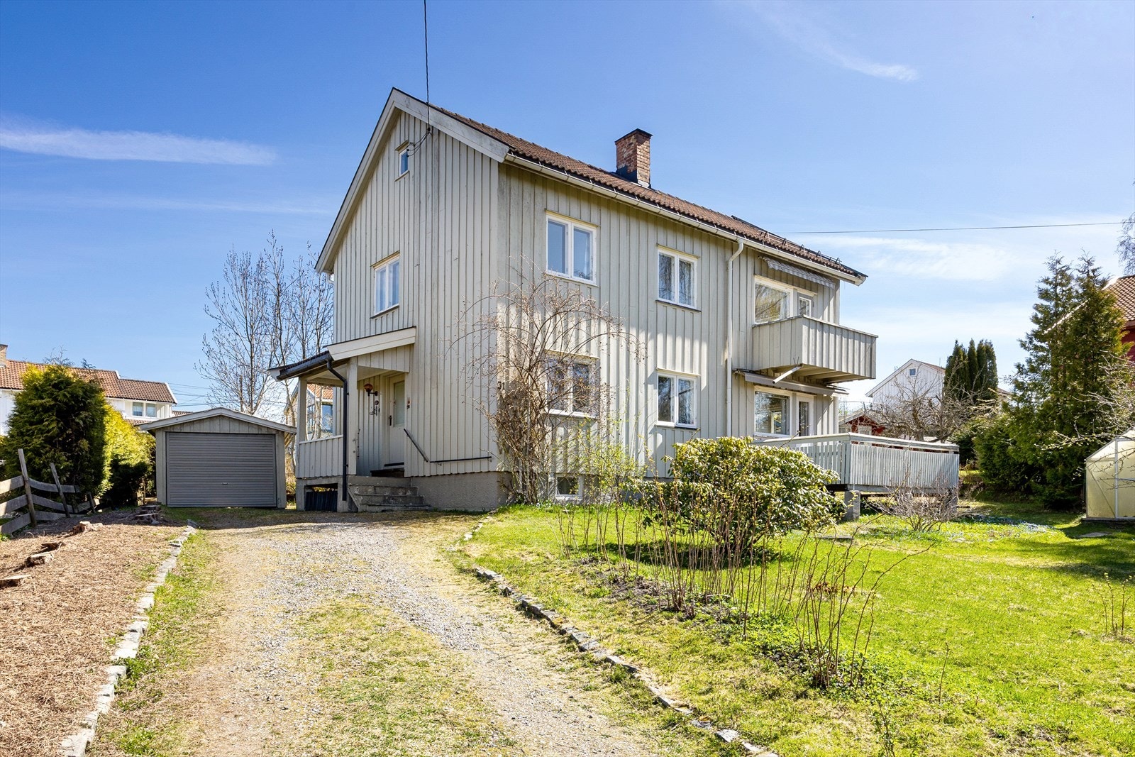 Eiendommen inkluderer en frittstående garasje. Galleribilde