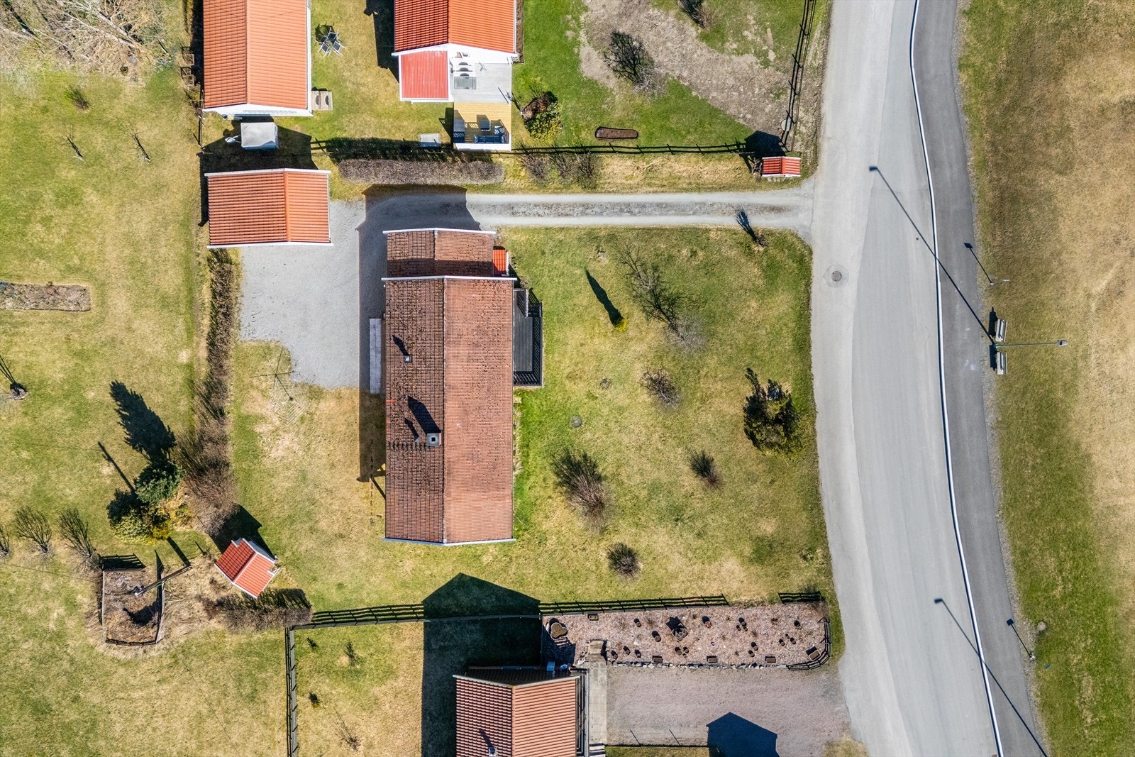 Tomten er på rett under 1,3 mål med stort potensial. Galleribilde