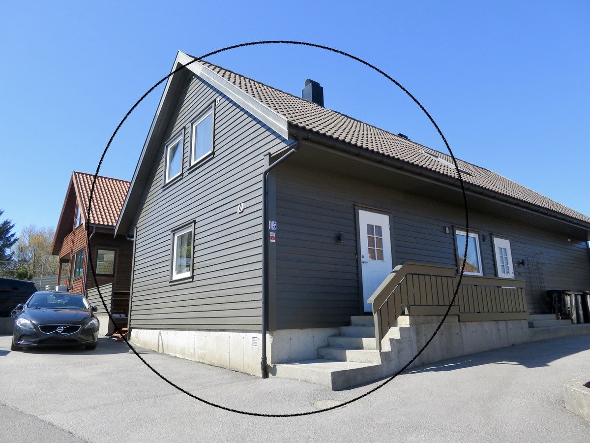 Utleiedel og parkeringsplass Galleribilde