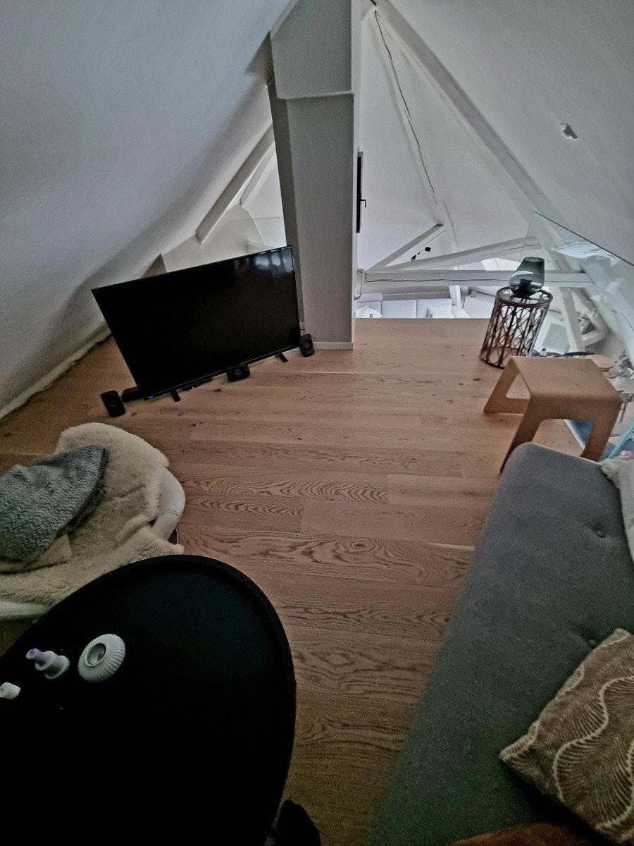 Loftsstue, benyttet som tv-stue Galleribilde